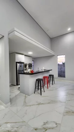 Imagem Casa de alto padrão com 4 suítes em conjunto residencial com controle de acesso