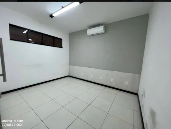 Imagem Casa à venda no Bairro Coroa do Meio com 6 quartos, área gourmet e jardim.