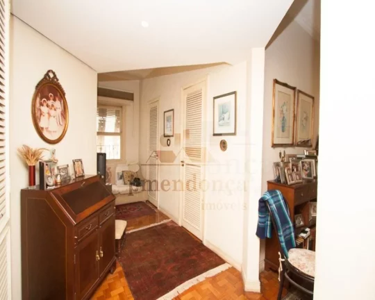 Imagem Apartamento com living para 3 ambientes, 4 dormitórios sendo 1 suíte, lavabo, copa, cozinha, área...