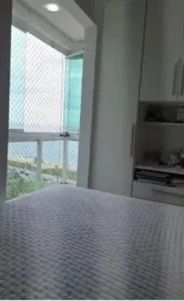 Imagem Vendo apartamento de três quartos com suite de frente para o mar.