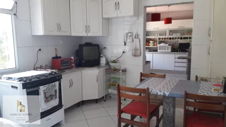 Imagem Sobrado à venda em Osasco, Vila Yara, 152,300m2 com 4 quartos, 8 vagas de garagem