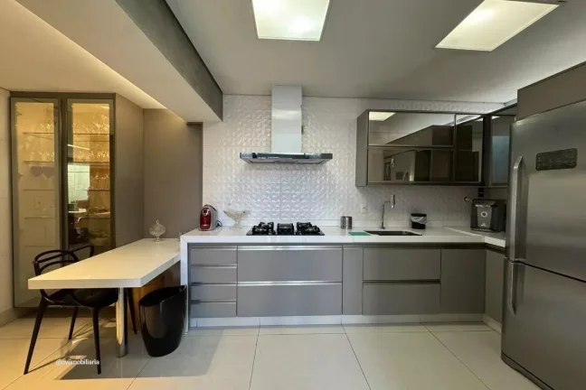 Imagem Este espaçoso apartamento de 179 metros quadrados é ideal para quem busca conforto e praticidades....