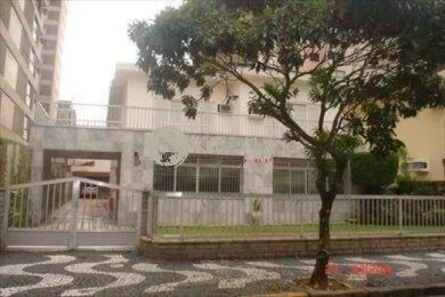 Imagem Sobrado a venda na quadra da praia da Aparecida em Santos