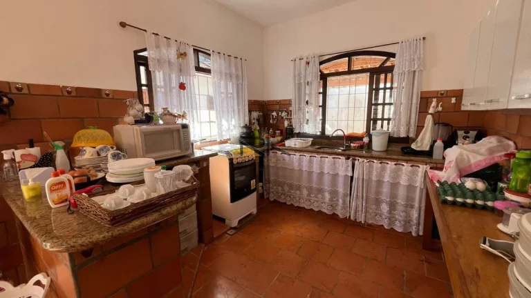 Imagem CASA EM CONDOMINIO COM 4 DORMITÓRIOS,4 VAGAS DE GARAGEM,VARANDA GOURMET COM CHURRASQUEIRA E PISCINA.