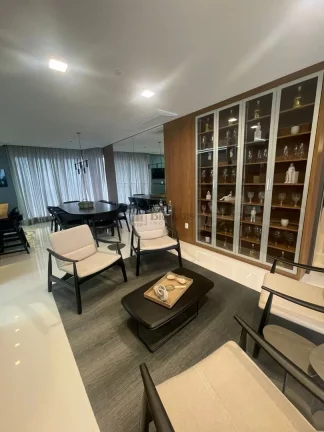 Imagem Apartamento com 4 suítes à venda no edifício Yachthouse em Balneário Camboriú/S