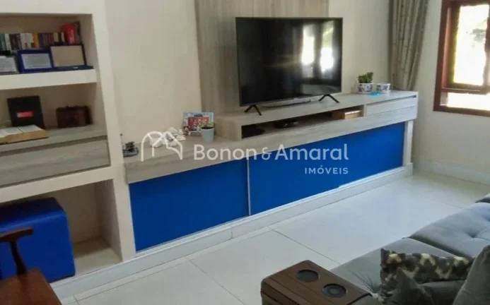 Imagem Linda e espaçosa casa com área construída de 321 m². A residência possui living para 3 ambiente...