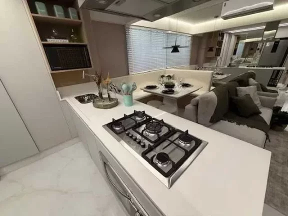 Imagem Apartamento mobiliado com 2 dormitórios e 1 vaga de garagem na Av. Atlântica em Balneário Camboriú