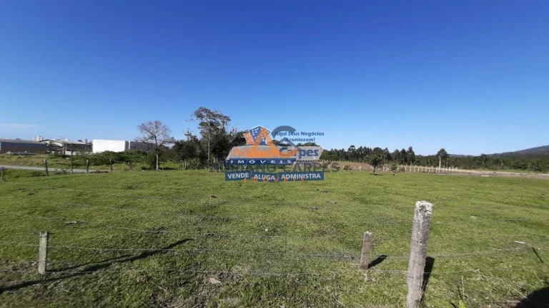Imagem Adriano Carpes Imóveis vende terreno grande as margens da BR 101 em Balneário Piçarras.