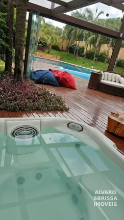 Imagem Apartamento com 4 vagas, 4 dormitórios sendo 2 suítes, todos com armários, portas balcões, venezianas automáticas e lindas vistas. 287m2. 1 por andar