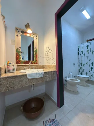 Imagem Casa Ampla em Condomínio Fechado Conforto, Espaço e Lazer a Poucos Minutos da Praia