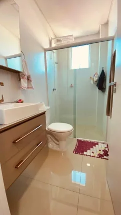 Imagem Apartamento à venda na praia de Gravatá em Navegantes, localizado na quadra mar, com 3 dormitórios, pronto para morar e semi mobiliado com a Adriano Carpes Imóveis.