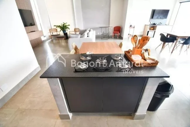 Imagem Esta elegante residência, construída há apenas 2 anos, está situada em um terreno de 450m² e po...