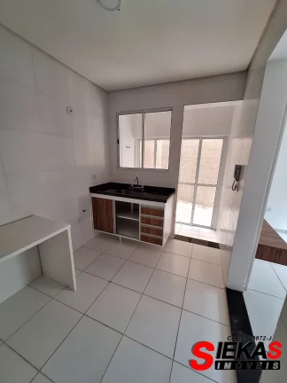 Imagem Casa para locação em São Paulo-SP, bairro Carrão: 2 quartos, 2 suítes, 1 sala, 3 banheiros, 1 vaga de garagem, 65m² de área.