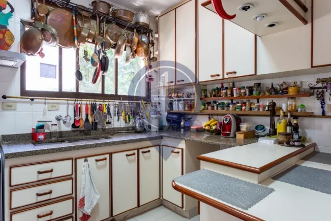 Imagem Apartamento à venda em São Paulo-SP, Vila Nova Conceição: 3 quartos, 1 suíte, 2 salas, 3 banheiros, 2 vagas, 141m². Imperdível!