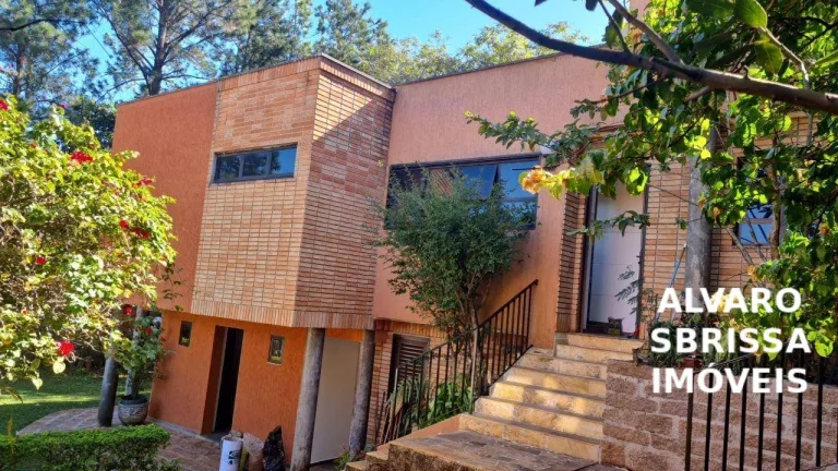 Imagem Casa Assobradada com Charme Arquitetônico em Itu/SP