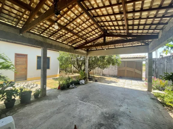Imagem Casa à Venda em Aruana I: 3 Suítes, Área Gourmet, Próximo à Praia!