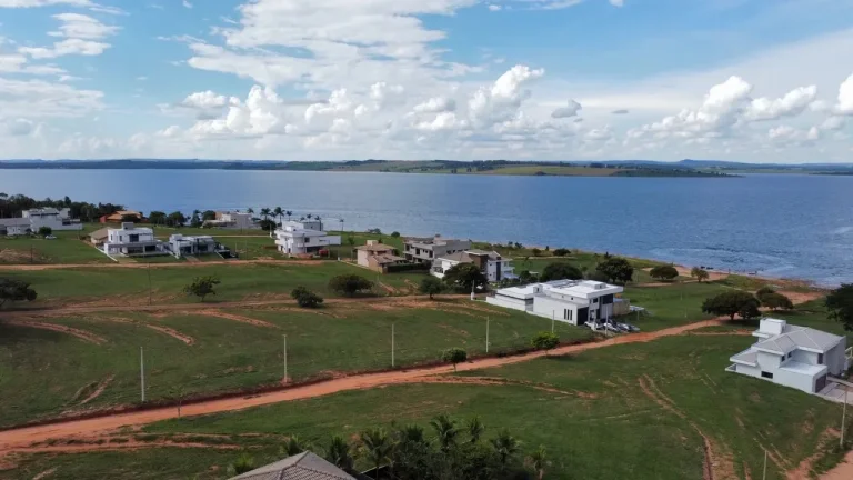 Imagem Terreno em Condomínio à Venda em Paranapanema-SP 600m² de Área no Bairro Residencial