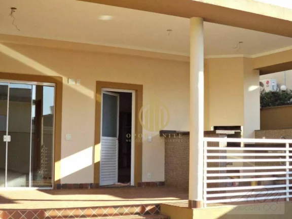 Imagem Sobrado com 3 suítes, escritório e piscina.
