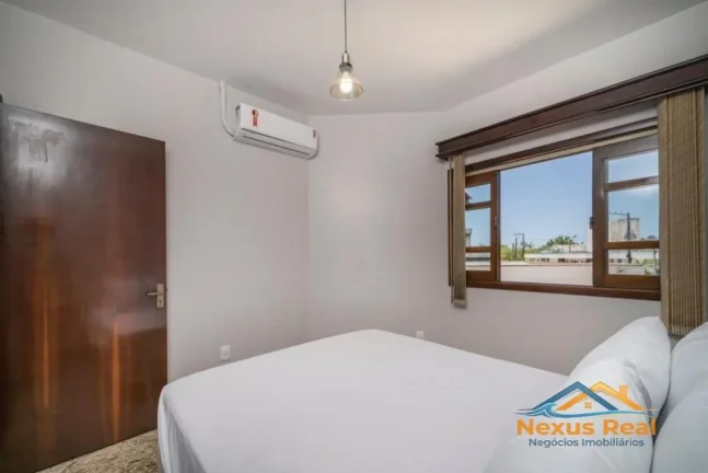 Imagem Sobrado com Piscina e 5 quartos