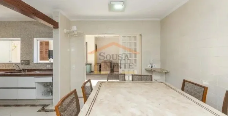 Imagem Sobrado 3 dormitórios, sendo 1 suíte, sala 2 ambientes, cozinha e dormitórios com armários, ampl...