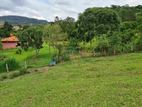 Imagem Lindo Sítio à Venda em Piracaia – 48.400 m² de Tradição e Beleza Natural