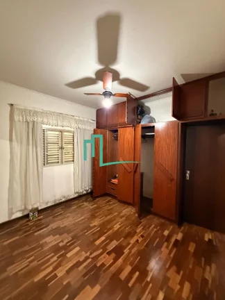 Imagem Casa à venda em Franca-SP, bairro Santo Agostinho: 03 quartos, 1 suíte, 1 sala, 3 banheiros, 2 vagas, 166 m². Venha conferir!
