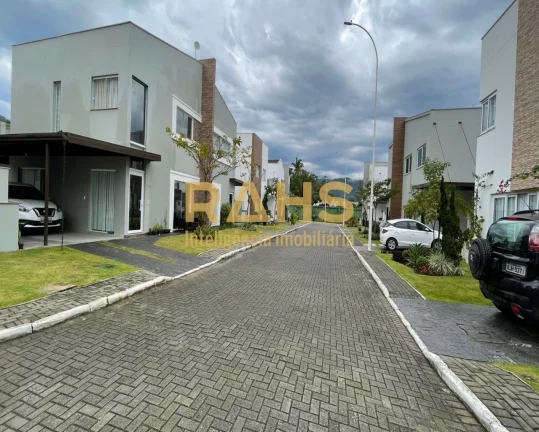 Imagem Linda Casa em Condomínio Fechado - Balneário Camboriú/SC Casa finamente mobiliada, em condomínio...