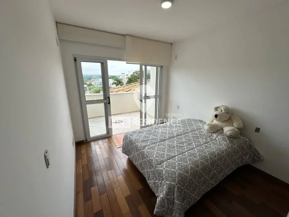 Imagem Excelente casa térrea com 4 suítes no Village das Palmeiras!