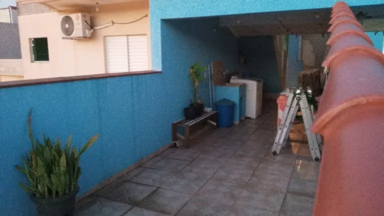 Imagem SOBRADO PADRÃO COM FRENTES PARA DUAS RUAS EM SANTO ANDRE, COM 3 DORMITÓRIOS E UM SALÃO COMERCIAL.