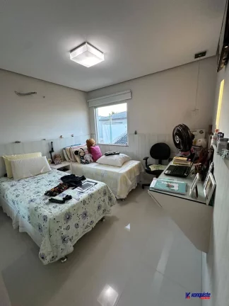 Imagem VENDO MANSÃO 4/4 + SUÍTES-CONDOMÍNIO- SIM