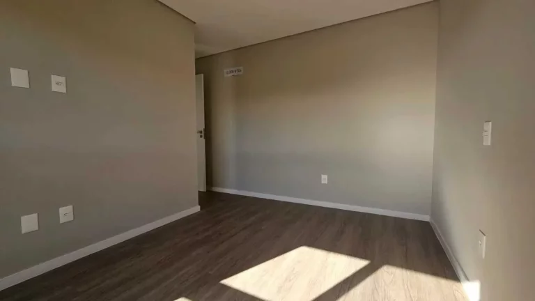 Imagem Apartamento sem mobilia com 3 dormitórios sendo 2 suítes e 3 vagas de garagem em Itajaí