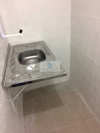 Imagem Salão Comercial de Alto Padrão à Venda no Centro do Rio de Janeiro-RJ: 1 Sala, 2 Banheiros e 115m² de Área.