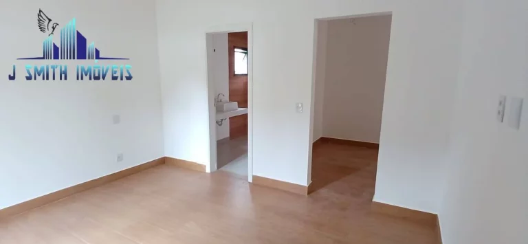 Imagem CASA TÉRREA, NOVINHA!! 245m², PISCINA. CÔMODOS GRANDES. CONDOMÍNIO FECHADO.