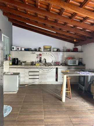 Imagem Charmosa Casa com 2 Quartos, Edícula e Amplo Quintal - Ambientes Frescos e Arejados