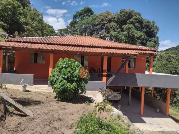 Imagem Chácara com 3 dormitórios à venda, 27000 m² por R$ 450.000,00 - Paiol Queimado - Camanducaia/MG