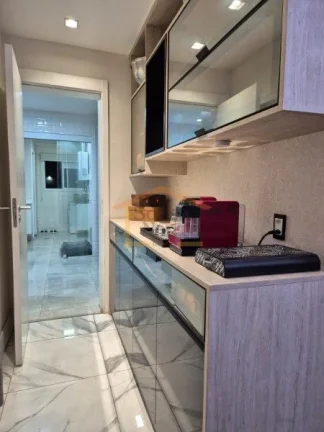 Imagem Apartamento de alto padrão, com 3 dormitórios, sendo 3 suítes, 3 vagas de garagem e uma elegante ...