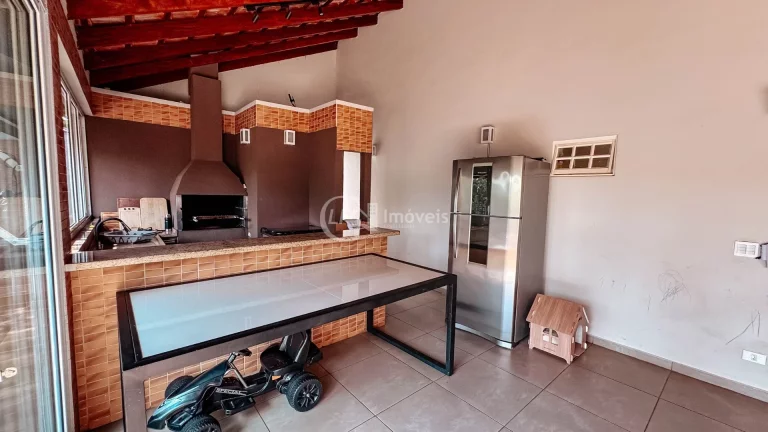 Imagem Imperdível: Casa à venda em Campo Grande-MS no Carandá Bosque II! 3 quartos, 2 suítes, 3 salas, 4 banheiros, 2 vagas, 180,41 m².