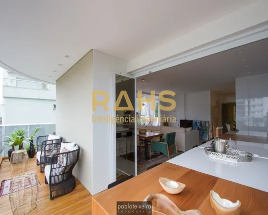 Imagem Um projeto onde a inovação começa nos traços modernos da fachada, passando por uma área de laze...