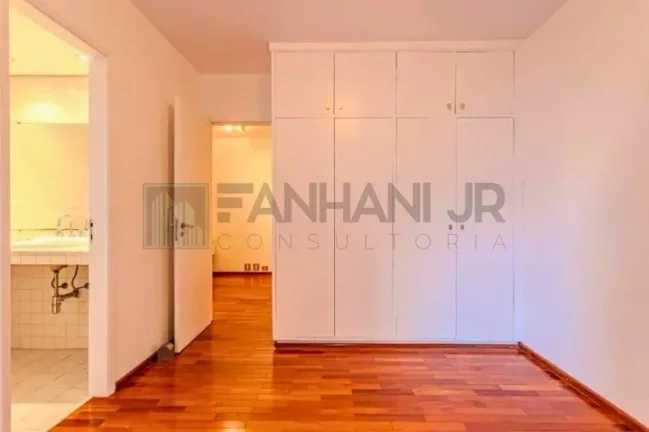 Imagem Apartamento de Luxo na Jardim Europa, São Paulo-SP: 3 quartos, 3 suítes, 3 salas, 5 banheiros, 3 vagas - 225m². Aproveite!