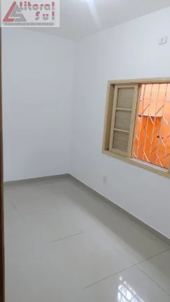 Imagem Casa à venda em Praia Grande-SP, bairro Ocian: 2 quartos, 1 sala, 1 banheiro, 2 vagas, 150m². Imperdível oportunidade!