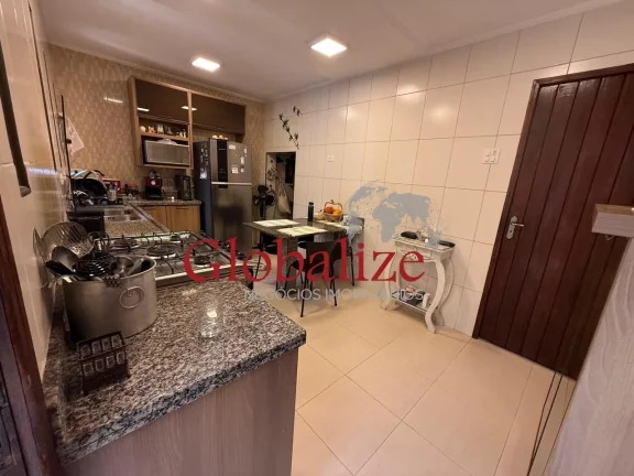 Imagem Sobrado com 3 dormitórios, piscina, 2 vagas de garagem no bairro do Embaré em Santos por R$ 1.270.000,00