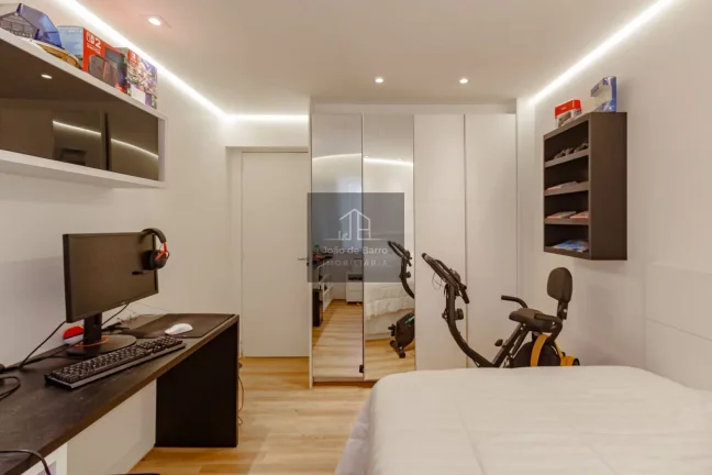 Imagem Apartamento Impecável no Itaim Bibi - 3 Dorms, 1 Suíte, 105m². Viva o Melhor de SP!