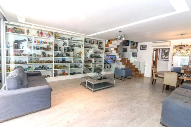 Imagem Casa Duplex para Venda de 3 Quartos no Recreio com 264 m²