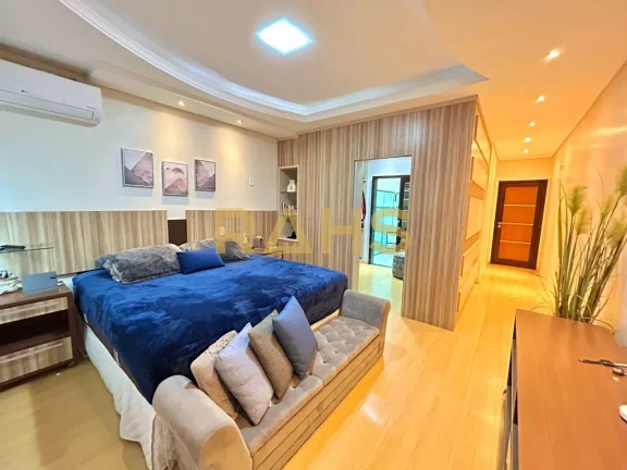 Ótima casa averbada localizada no bairro Floresta em Joinville, próximo a rua Farroupilha. Conta c...