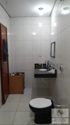 Imagem Casa para Venda em Aparecida de Goiânia, Vila Brasília, 3 dormitórios, 1 suíte, 2 banheiros, 5 vagas