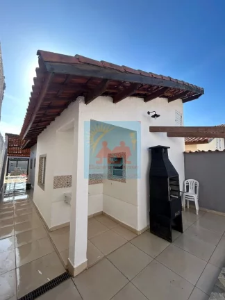 Imagem Casa à 150 metros da Praia do Gaivotas em Itanhaém, 02 dorms, 03 vagas, piscina, churrasqueira 379mil