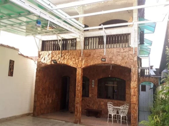 Imagem Sobrado com 4 dormitórios à venda, 216 m² por R$ 750.000,00 - Caiçara - Praia Grande/SP