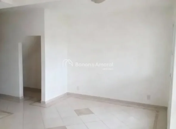 Imagem Casa em condomínio fechado, em ótima localização com fácil acesso às principais rodovias. O im...