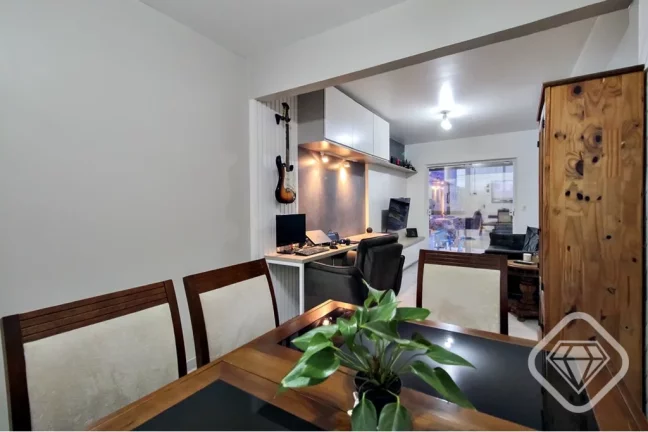 Imagem Apartamento reformado com muito charme na Otto Niemeyer, Zona Sul de Porto Alegre

Brilhante Imóvei...