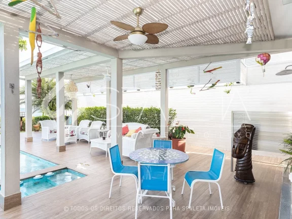Imagem Mansão pé na areia totalmente mobiliada à venda no condomínio Costa Verde em Caraguatatuba